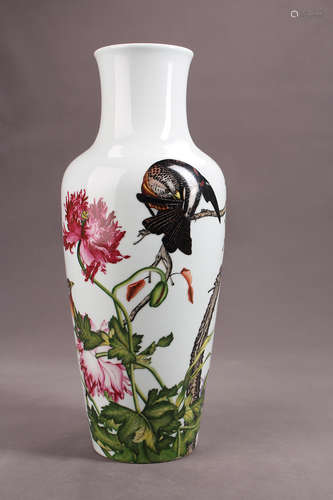 A Chinese Enamel Porcelain Vase