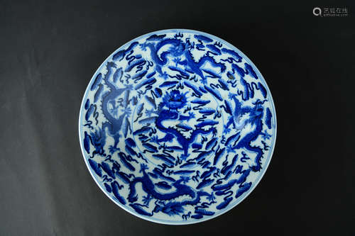 A Chinese Dragon Patterned Porcelain Plate