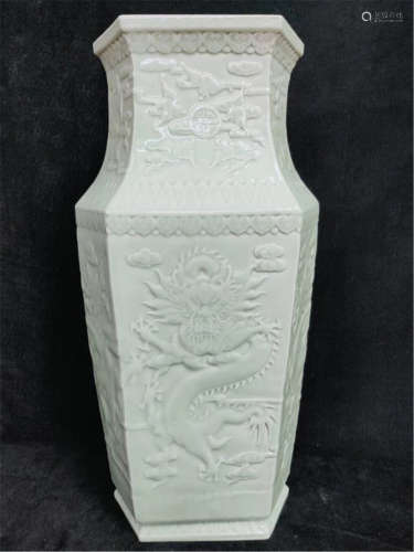 A Monochrome Square Vase of Qing Dynasty