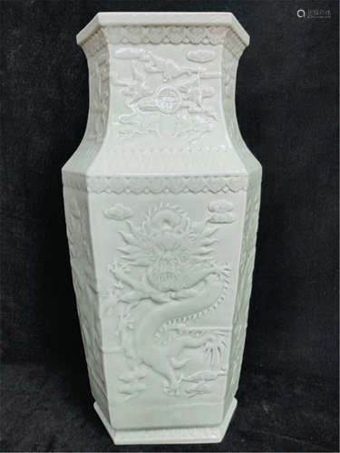 A Monochrome Square Vase of Qing Dynasty