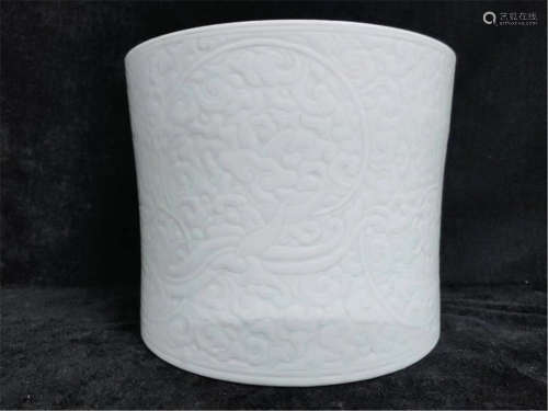 A White Glaze Brush-pot of Qing Dynasty