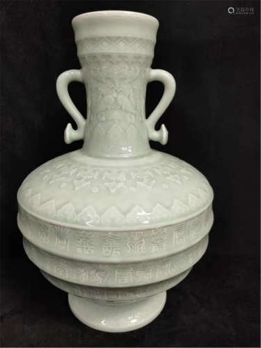 A Ge-type Banded Vase Qing Dynasty