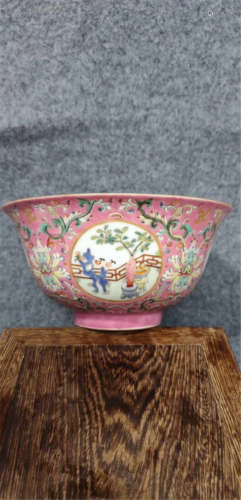 A Famille Rose Medallion Bowl Qing Dynasty