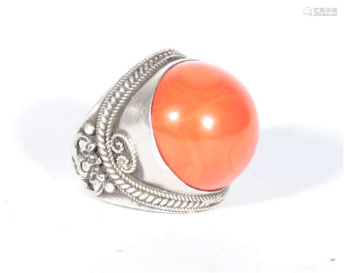A Coral Ring of Qing Dynasty