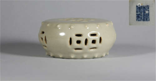 A Celadon Glazed Paper Weight of Qing Dynasty