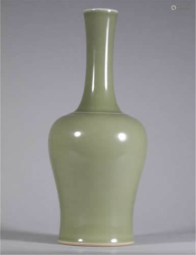 A Celadon Glazed Longneck Vase Kangxi Period Qing Dynasty