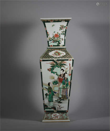 A Famille Verte Squared Vase of Qing Dynasty