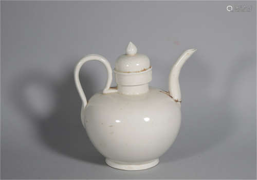 A Ding-type Ewer of Song Dynasty