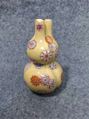 A Famille Rose Vase of Qing Dynasty.
