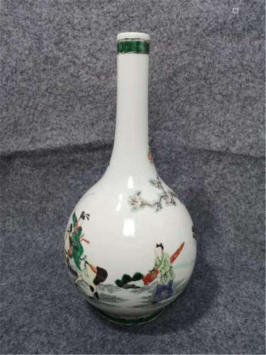 A Famille Verte Bottle Vase of Qing Dynasty.