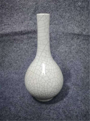 A Ge-type of Pear Shaped Vase of Qing Dynasty