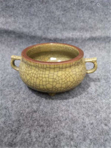 A Ge-type Censer of Qing Dynasty