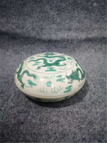 A Green Enameled Circular Box of Qing Dynasty