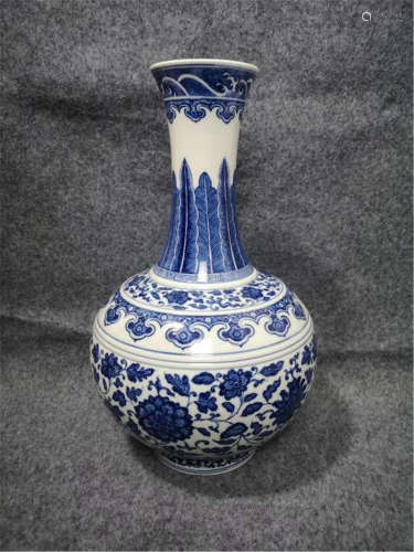 A Blue and White Bottle Vase of Qing Dynasty
