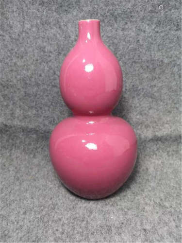 A Pink Enameled Gourd Shaped Vase of Qing Dynasty.