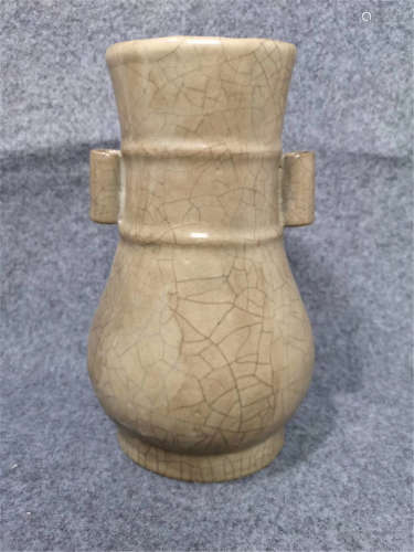 A Ge-type Arrow Vase of Qing Dynasty