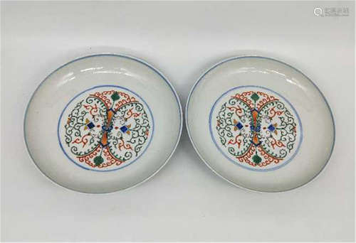 Pair Doucai plates of Qing Dynasty