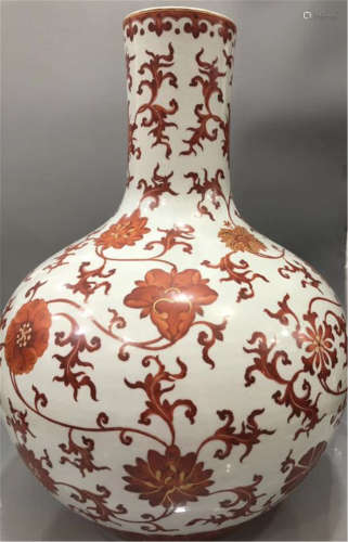 An Iron Red Globular Vase