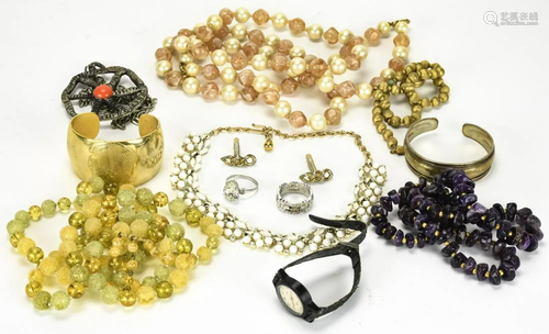 Collection Vintage Costume Jewelry Pieces