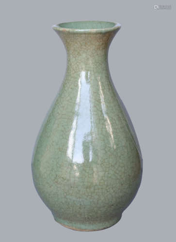 龙泉窑青釉瓶
