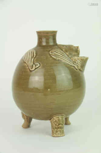 A Chinese Porcelain Three-legged Pot