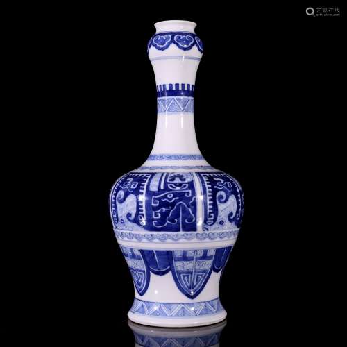 A Chinese Blue and White Porcelain Garlic-mouthed Vase