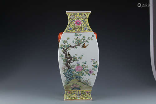 A Chinese Famille Rose Gilt Porcelain Squared Vase