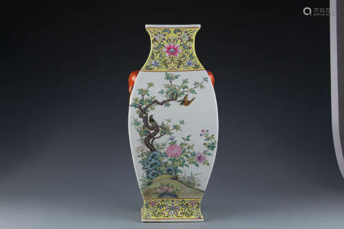 A Chinese Famille Rose Gilt Porcelain Squared Vase