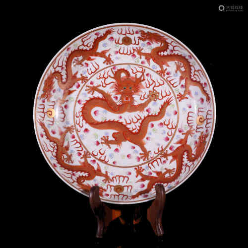 A Chinese Gilt Dragon Patterned Porcelain Plate