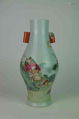 A Chinese Famille Rose Porcelain Vase 