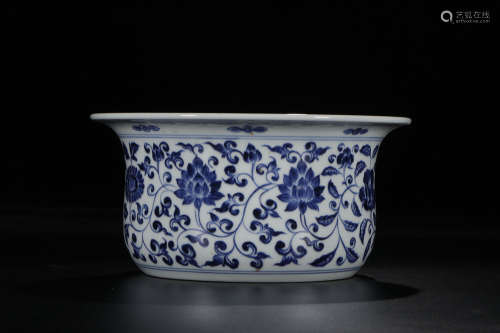 A Chinese Blue and White Porcelain Flared Plate