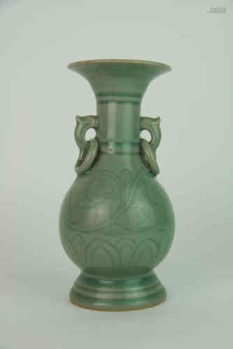 A Chinese Porcelain Double-eared Vase
