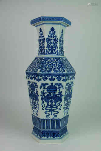 A Chinese Blue and White Porcelain Hexagonal Vase