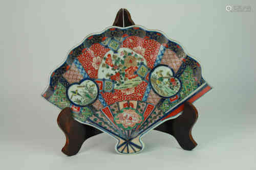 A Chinese Famille Rose Porcelain Fan-shaped Plate