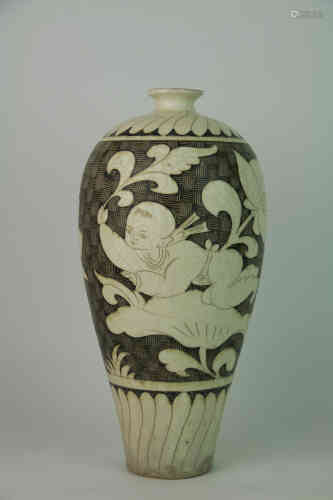 A Chinese Porcelain Plum Vase 