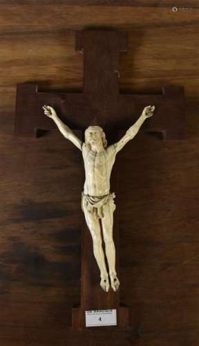 Christ mort en ivoire sculpté XVIIe siècle H. 21,5…