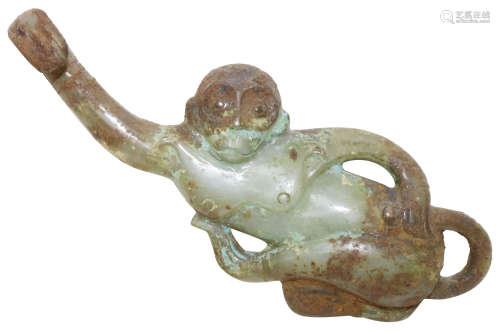 漢Han Dynasty(206BC-220AD) 白玉帶沁猴鉤