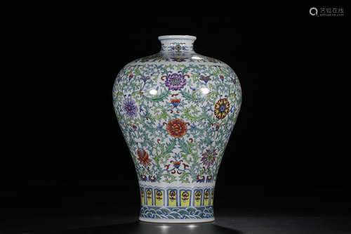 A Chinese Blue and White Floral Porcelain Plum Vase