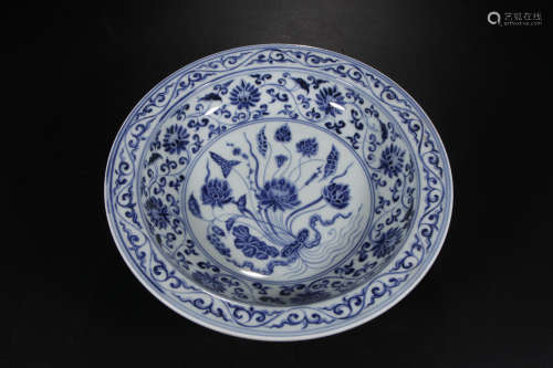 A Chinese Blue and White Floral Porcelain Flared Plate