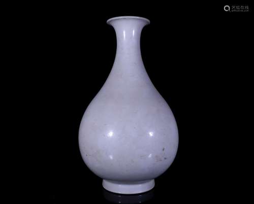 A Chinese White Glazed Porcelain Yuhuchunping