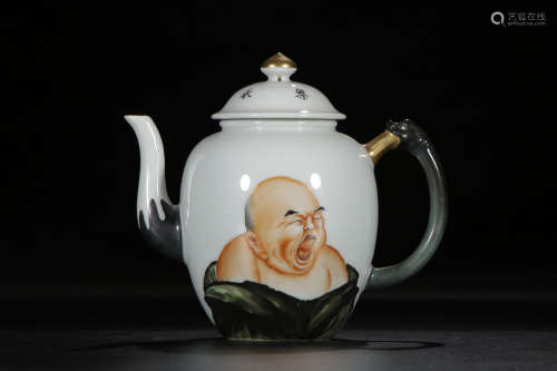 A Chinese Gilt Porcelain Tea Pot