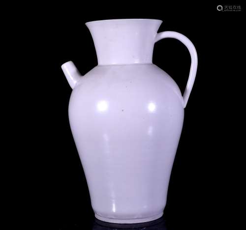 A Chinese Porcelain Pot