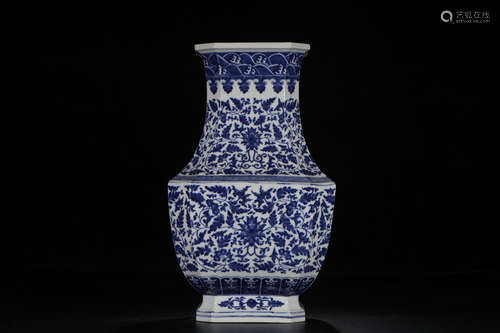 A Chinese Blue and White Floral Porcelain Plum Vase