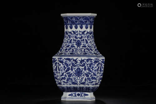A Chinese Blue and White Floral Porcelain Plum Vase