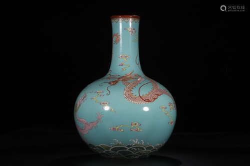 A Chinese Famille Rose Turquoise Porcelain Vase 