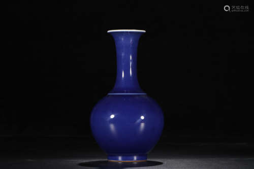 A Chinese Sapphire Glazed Porcelain Vase