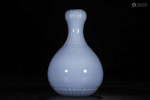 A Chinese Blue Glazed Porcelain Garlic-mouthed Vase