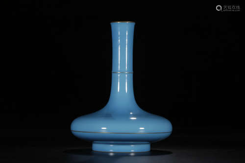 A Chinese Turquoise Glazed Porcelain Flat-bellied Flask