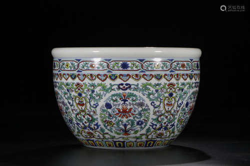 A Chinese Blue and White Floral Porcelain Tank