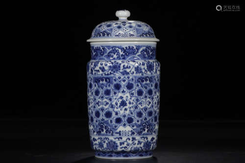 A Chinese Blue and White Floral Porcelain Hat-covered Jar